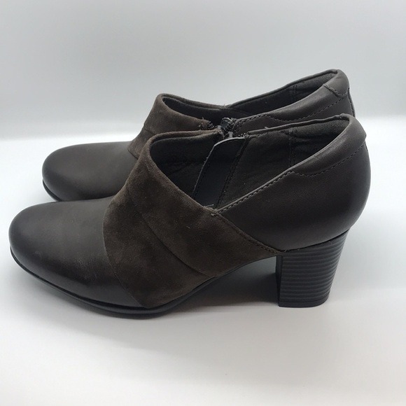 𝅺Clarks Women’s Brown Leather Ankle Booties 6M - Picture 1 of 15